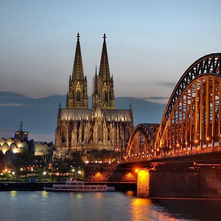 Hotel Moji Koeln Sieversstrasse Exteriör bild