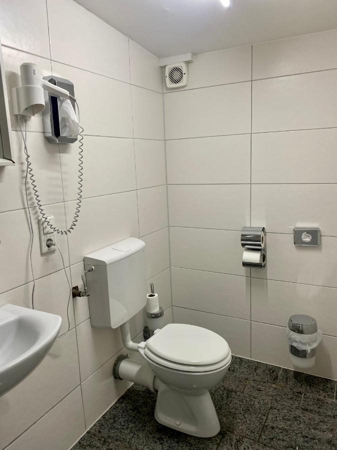 Hotel Moji Koeln Sieversstrasse Exteriör bild