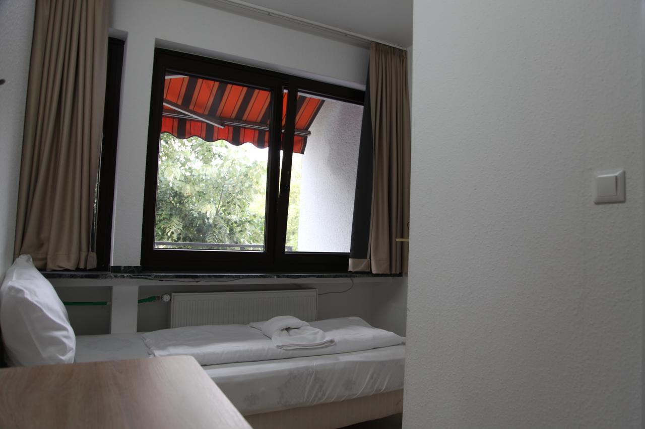 Hotel Moji Koeln Sieversstrasse Exteriör bild