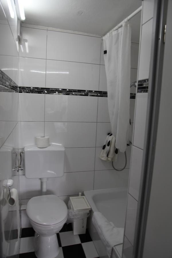 Hotel Moji Koeln Sieversstrasse Exteriör bild