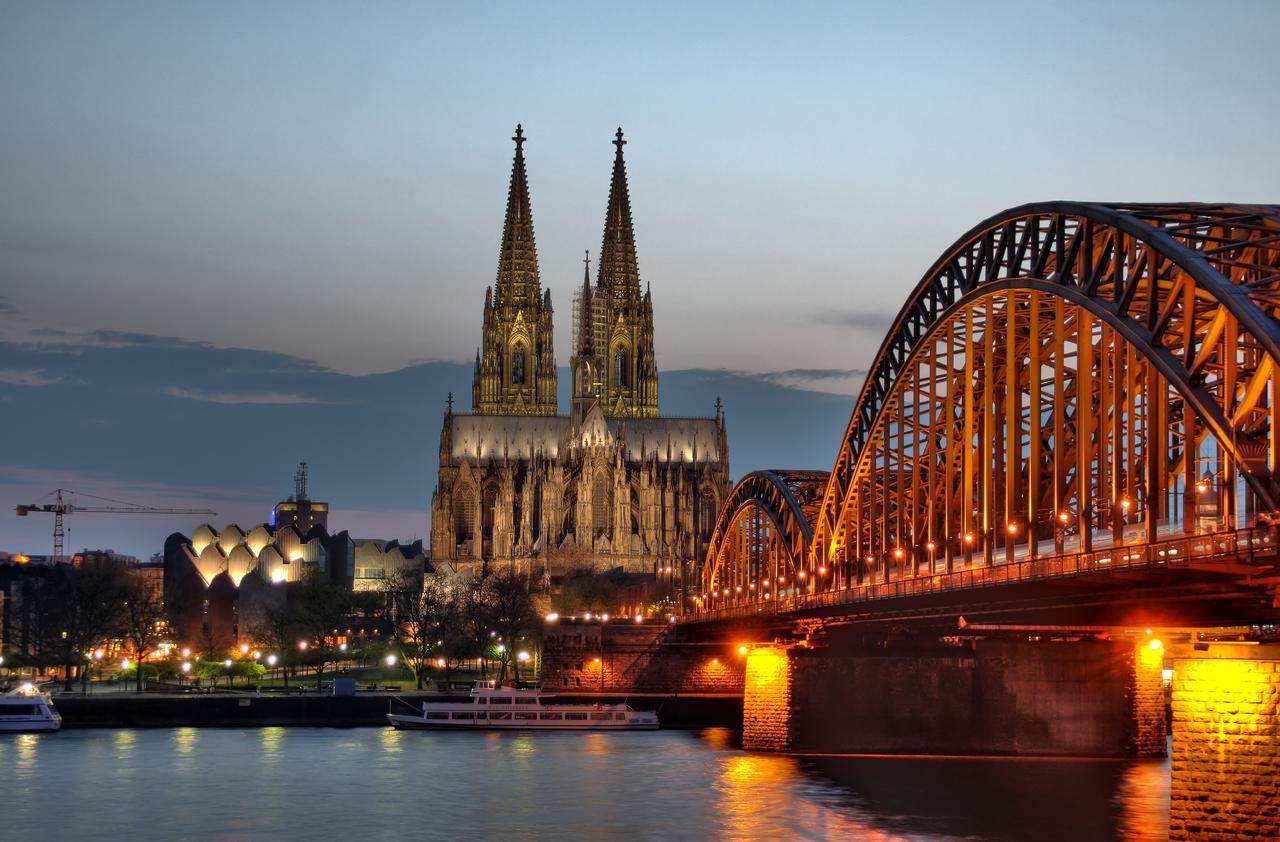 Hotel Moji Koeln Sieversstrasse Exteriör bild