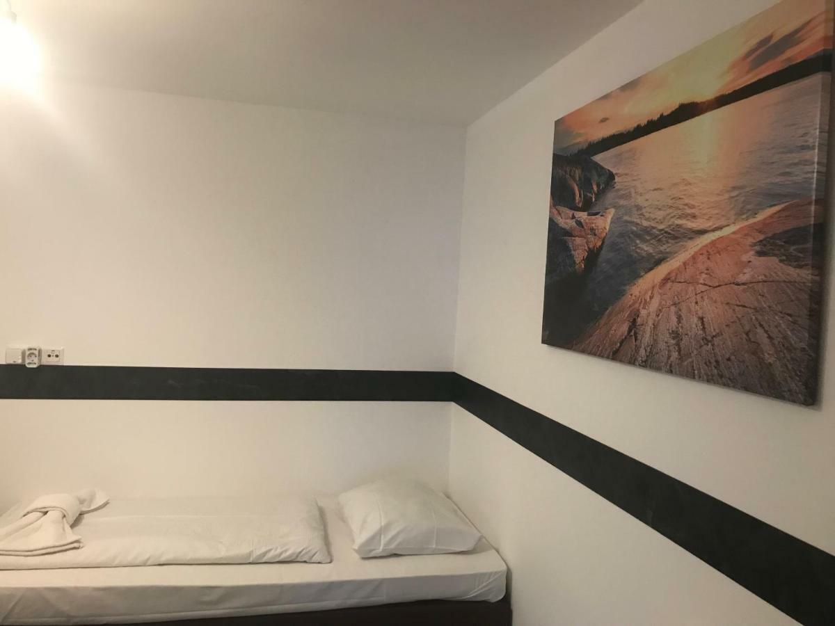 Hotel Moji Koeln Sieversstrasse Exteriör bild